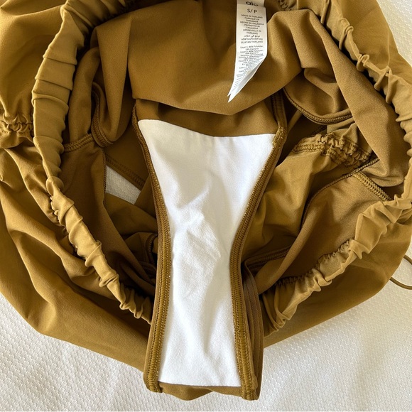 Alo Yoga Cinch It Up Short Women’s Small Golden Olive Branch Adjustable Sides - Picture 9 of 14